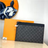 14667-2 LV Discovery Pochette