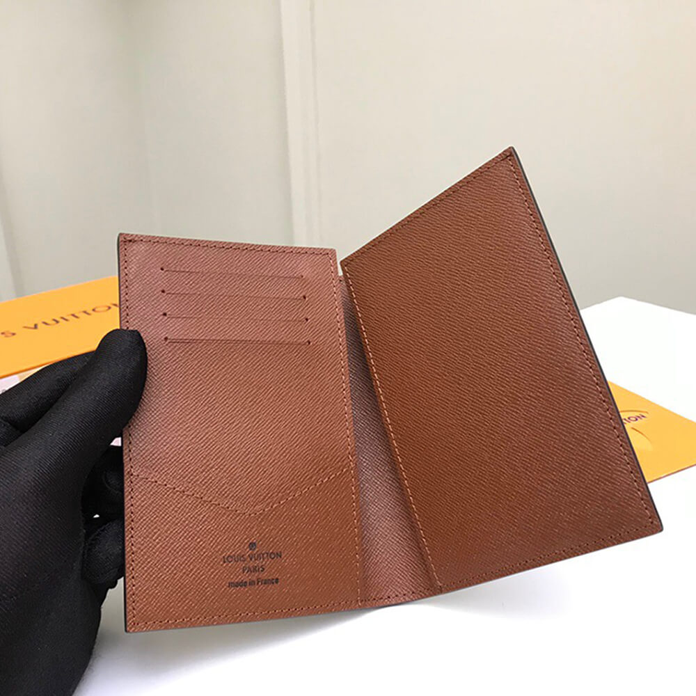 15134-8 LV PASSPORT COVER