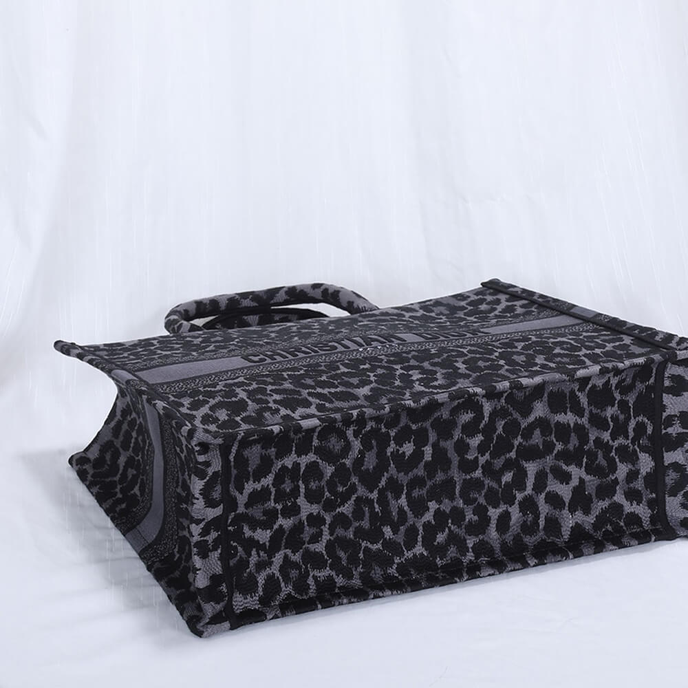 15146-5 LARGE DIOR BOOK TOTE