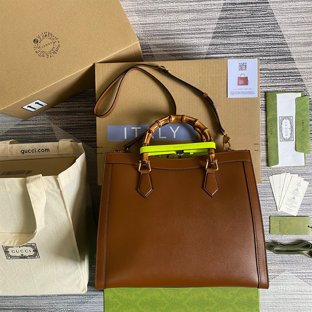 15186-3 Gucci Diana medium tote bag