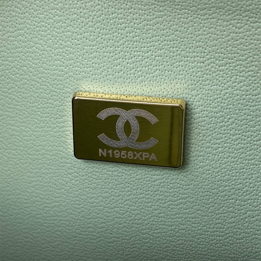 CHANEL Classic Flap Medium Gold hardware