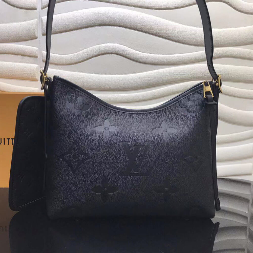 15452-4 LV CARRYALL PM – EXCLUSIVELY ONLINE