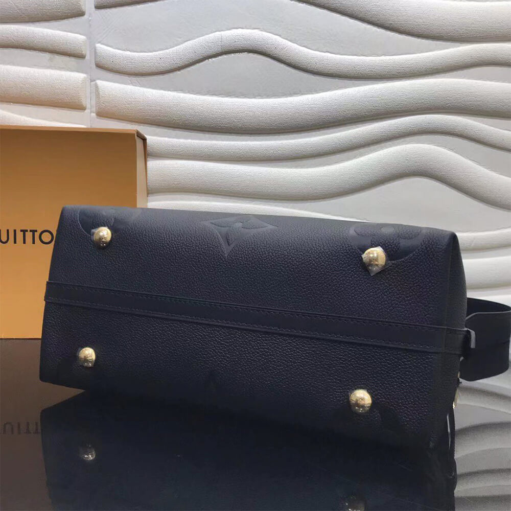 15452-5 LV CARRYALL PM – EXCLUSIVELY ONLINE