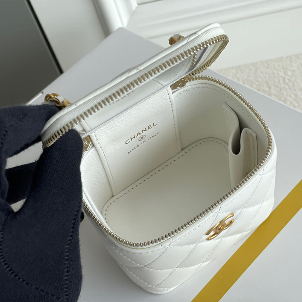 Chanel SMALL VANITY WITH CHAIN