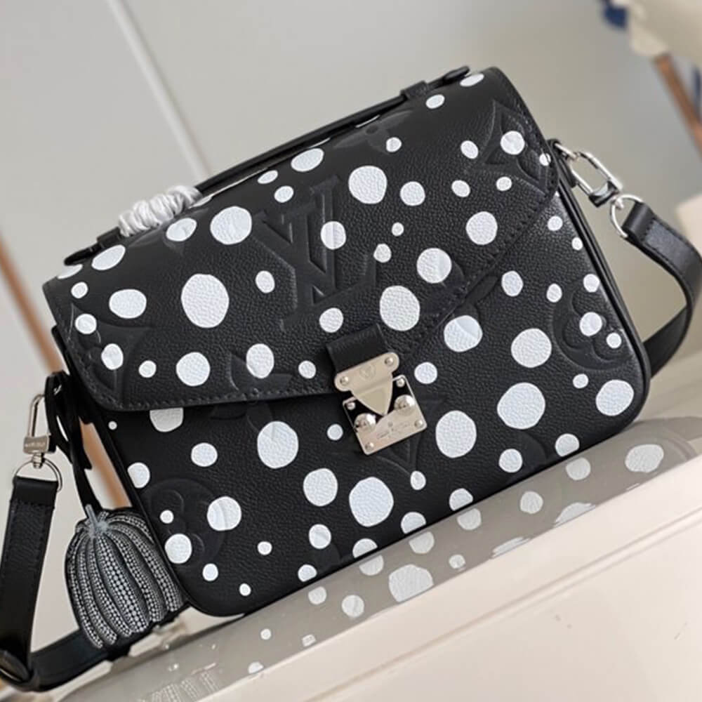 15667-3 LV x YK Pochette Metis?