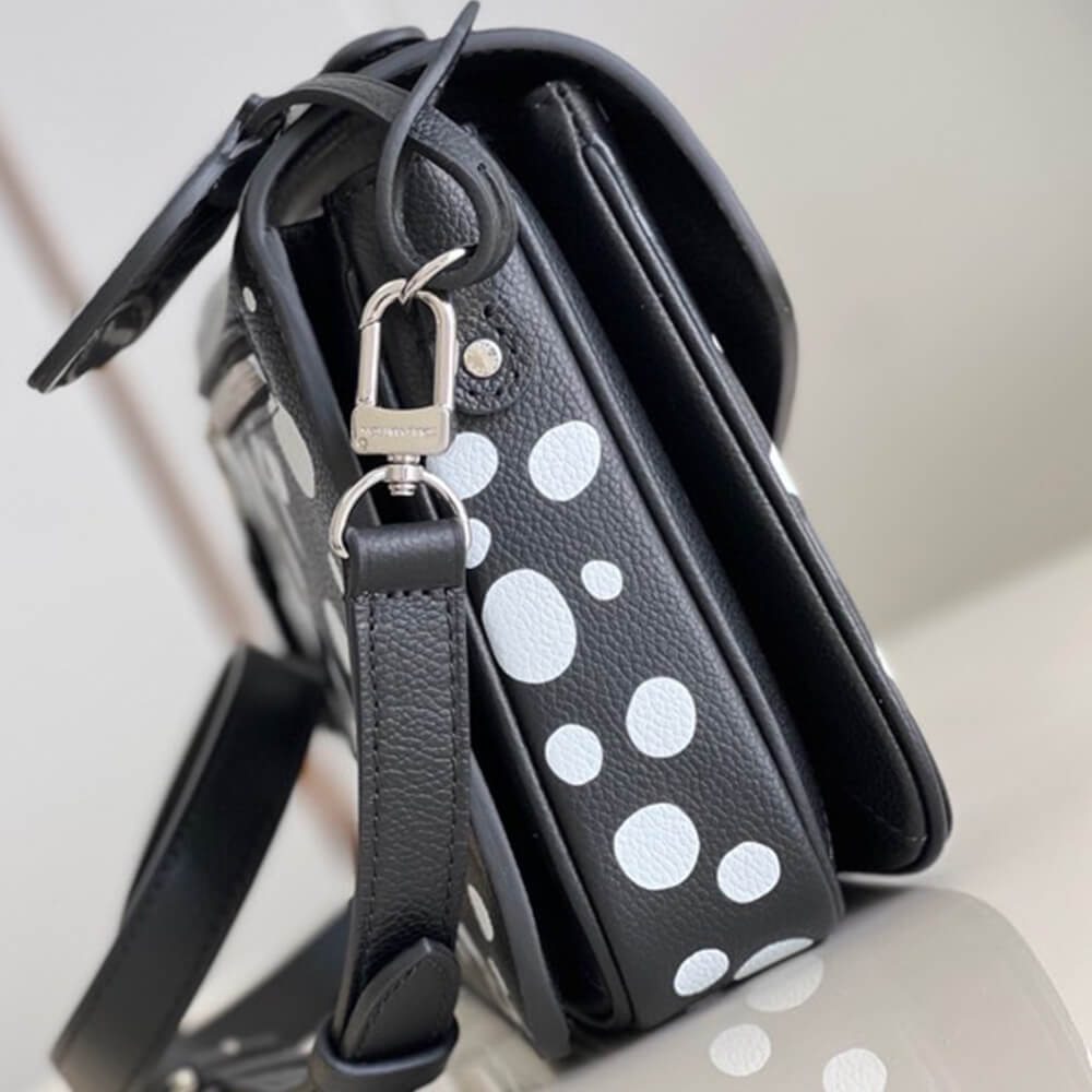 15667-4 LV x YK Pochette Metis?