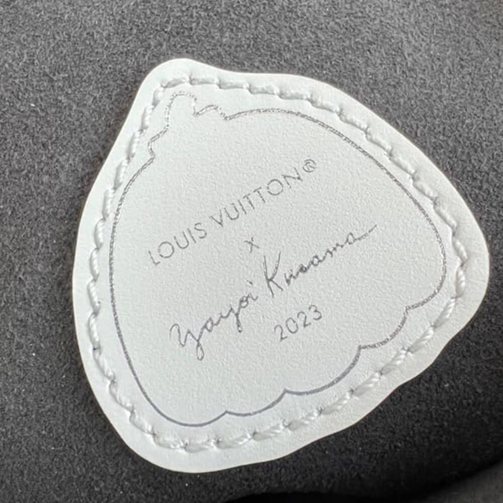 15667-7 LV x YK Pochette Metis?