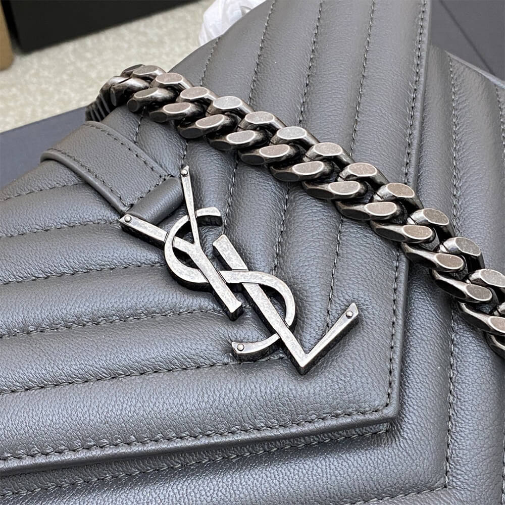 15709-4 COLLEGE MEDIUM CHAIN BAG IN QUILTED LEATHER