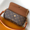 15718-6 LV Wallet on Chain Ivy