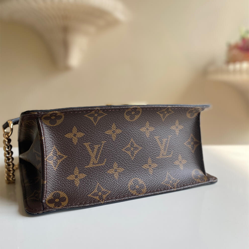 15747-5 LV Wynwood Chain Bag