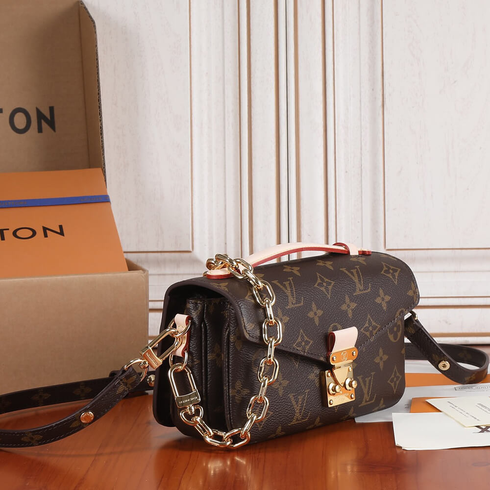 15755-3 LV POCHETTE METIS EAST WEST