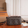 15755-4 LV POCHETTE METIS EAST WEST