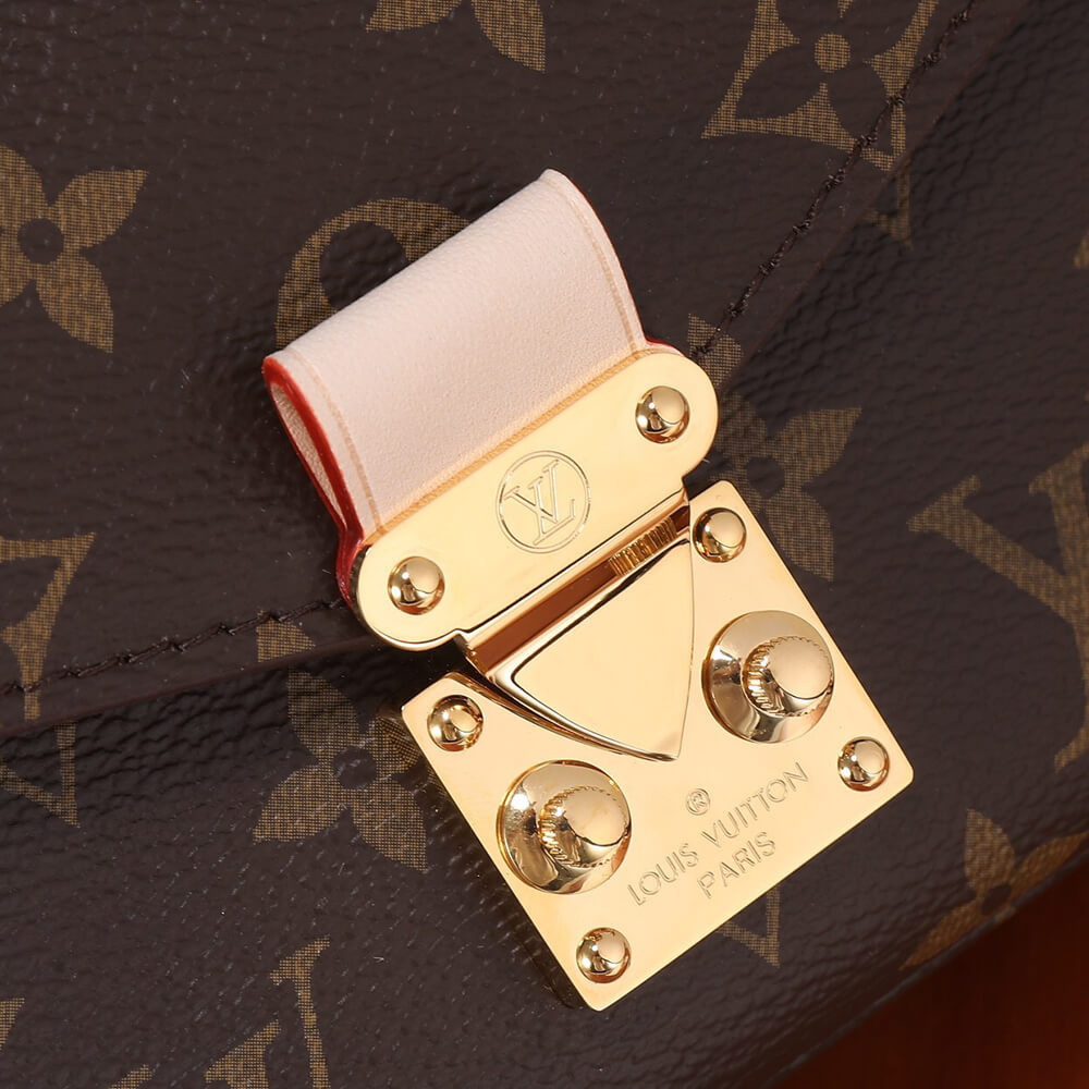 15755-6 LV POCHETTE METIS EAST WEST