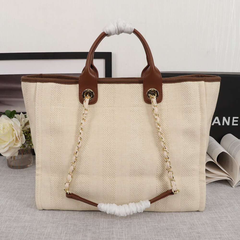 15813-4 CHANEL Woven Straw Raffia Striped Medium Deauville Tote