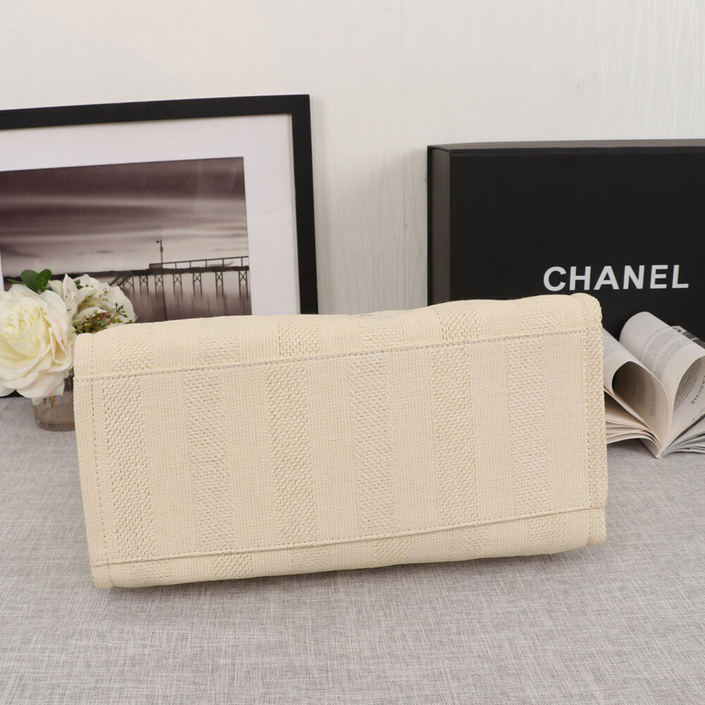 15813-5 CHANEL Woven Straw Raffia Striped Medium Deauville Tote