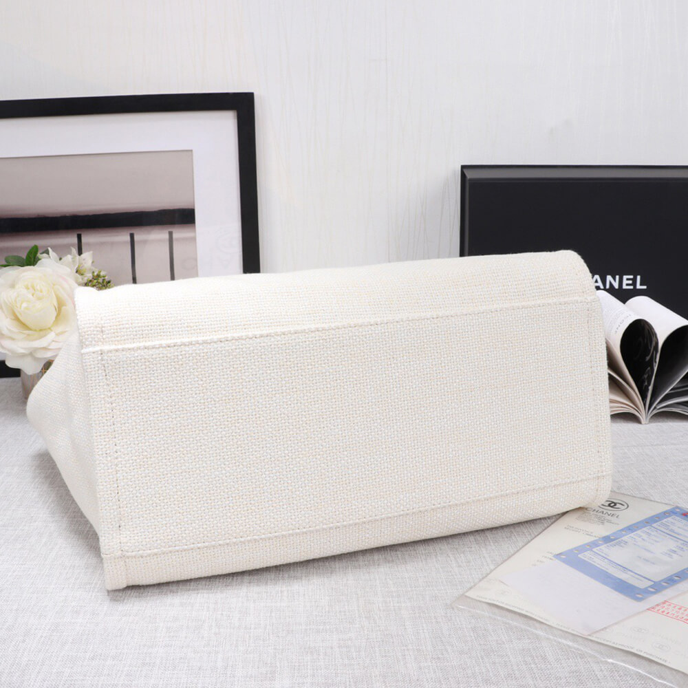 15816-5 CHANEL Woven Straw Raffia Striped Medium Deauville Tote