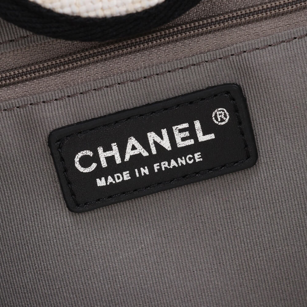 15816-7 CHANEL Woven Straw Raffia Striped Medium Deauville Tote