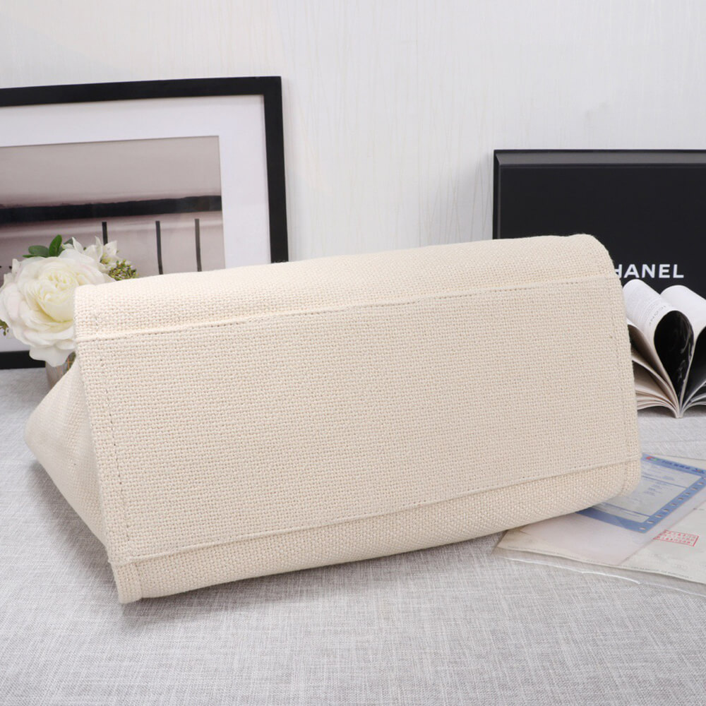 15817-5 CHANEL Woven Straw Raffia Striped Medium Deauville Tote