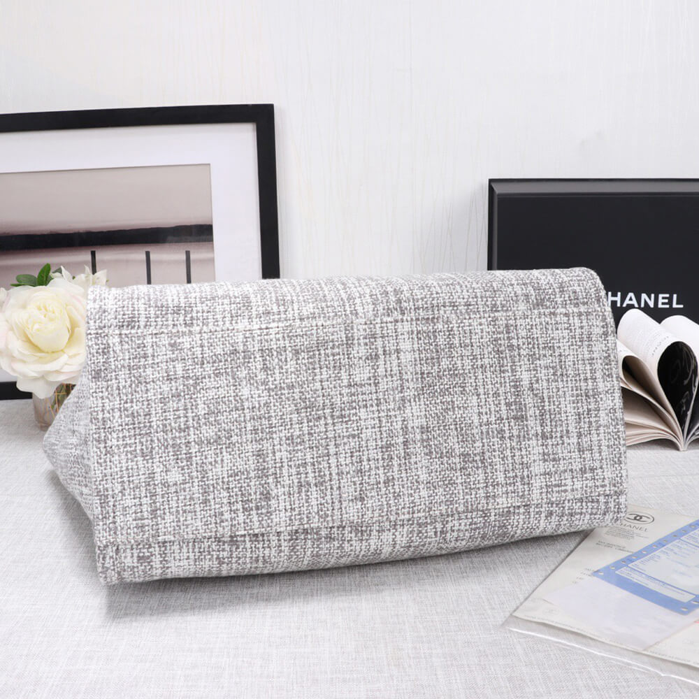 15818-5 CHANEL Woven Straw Raffia Striped Medium Deauville Tote