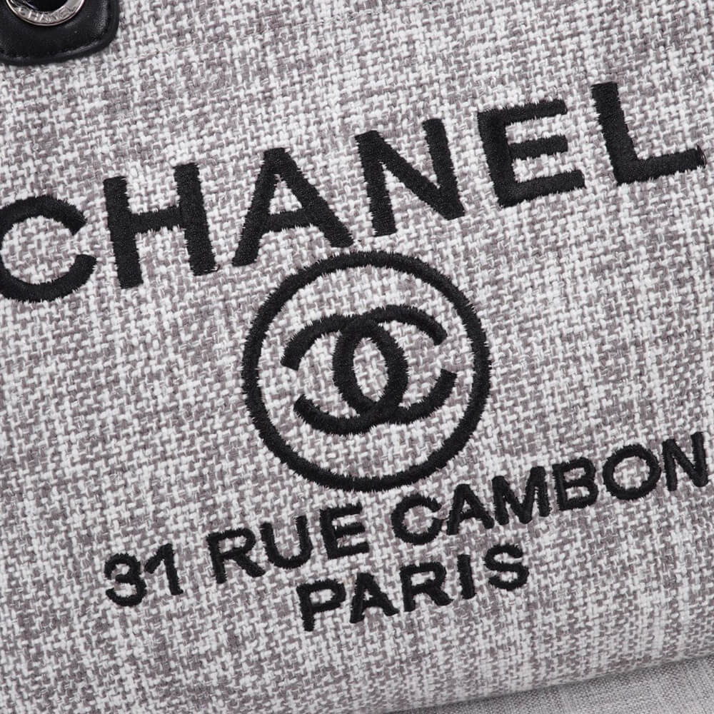 15818-6 CHANEL Woven Straw Raffia Striped Medium Deauville Tote