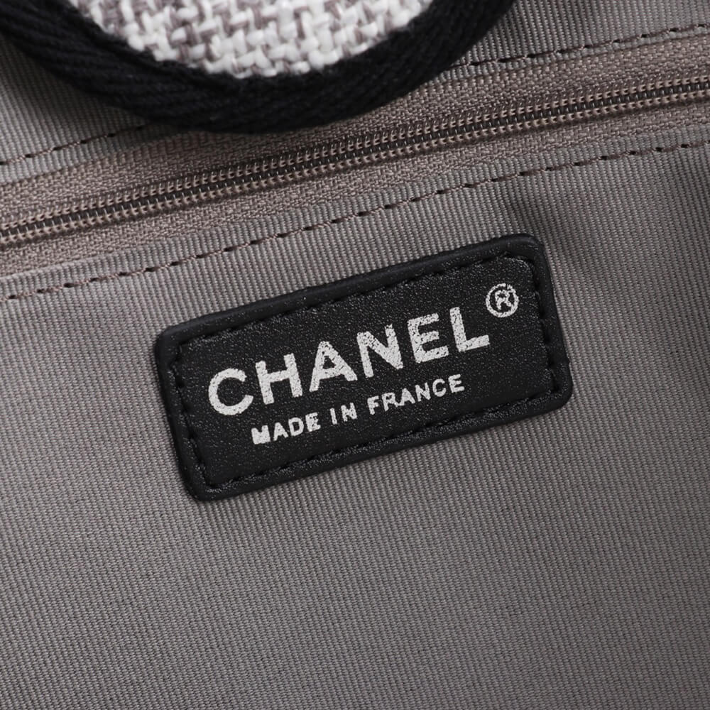 15818-7 CHANEL Woven Straw Raffia Striped Medium Deauville Tote