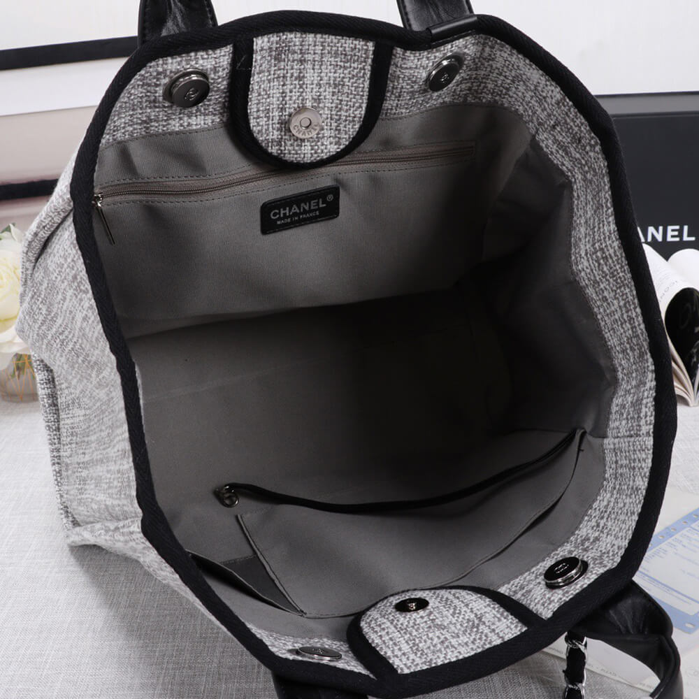 15818-8 CHANEL Woven Straw Raffia Striped Medium Deauville Tote