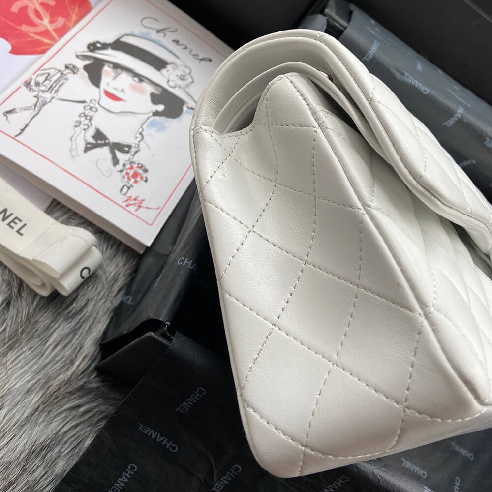 CHANEL Classic Flap Medium