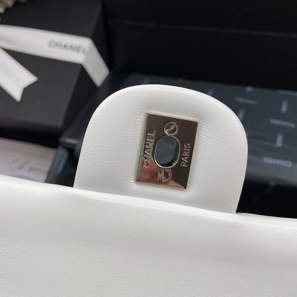 CHANEL Classic Flap Medium