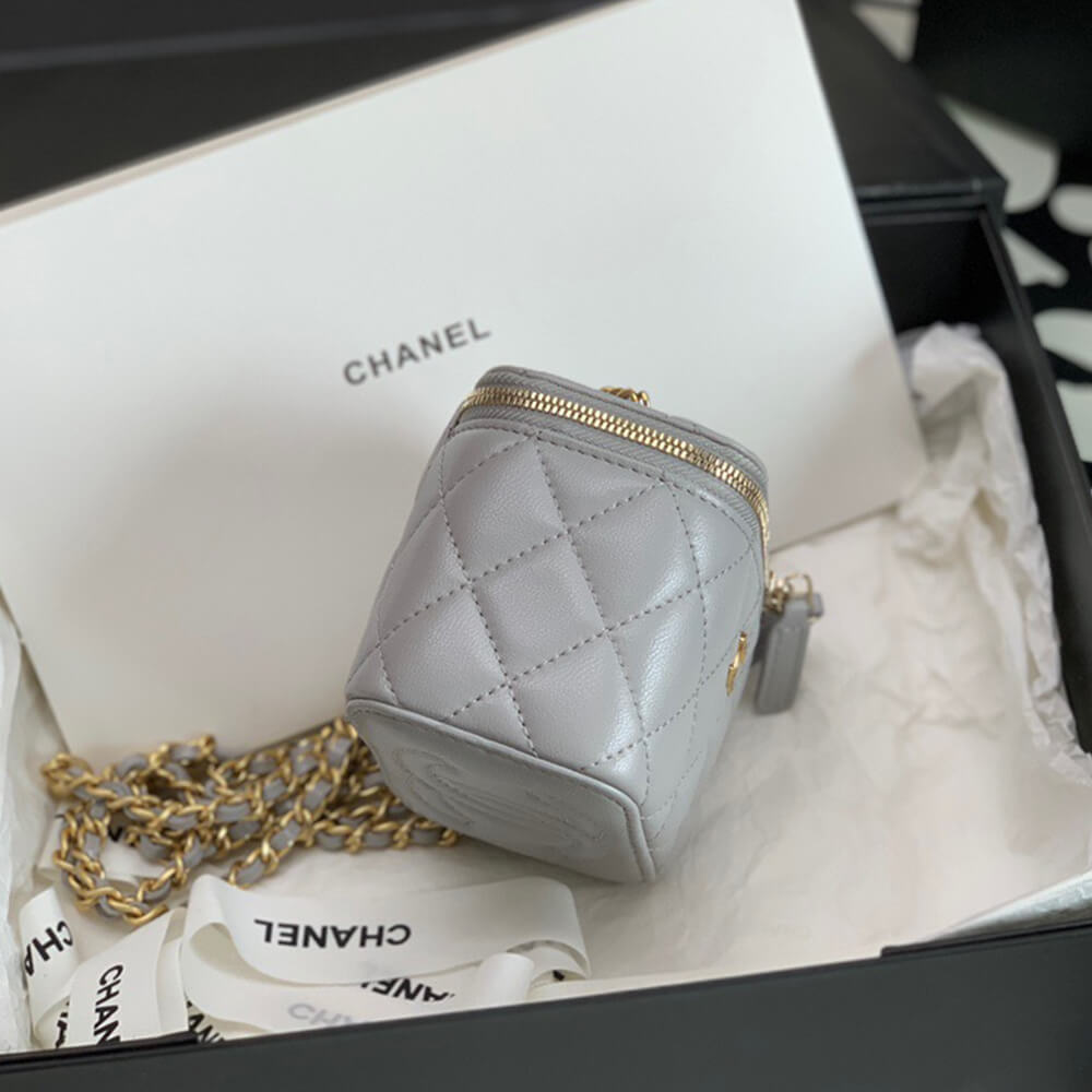 CHANEL Quilted Pearl Crush Mini Vanity Case
