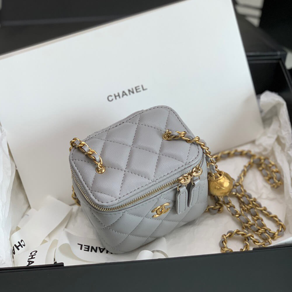 CHANEL Quilted Pearl Crush Mini Vanity Case