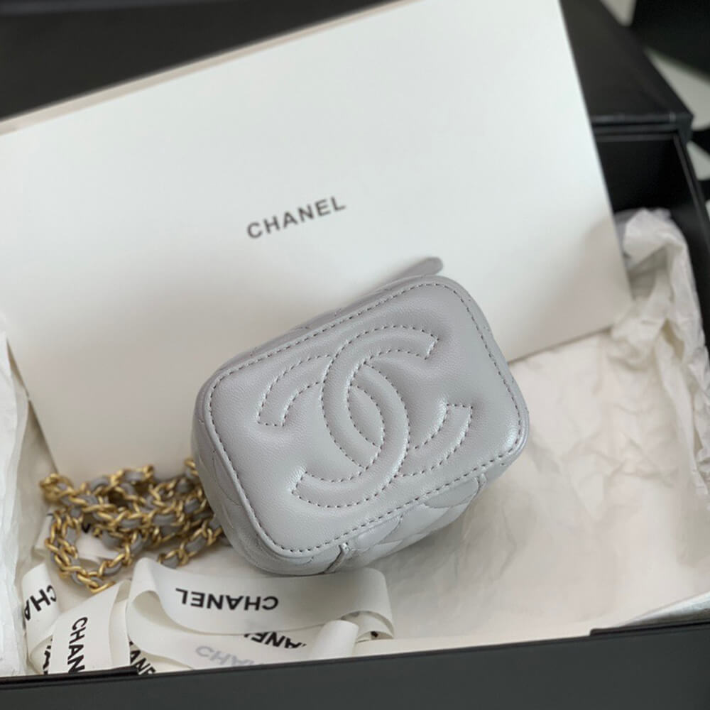 CHANEL Quilted Pearl Crush Mini Vanity Case