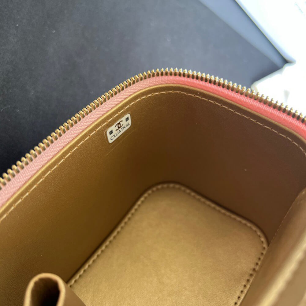 CHANEL Quilted Pearl Crush Mini Vanity Case