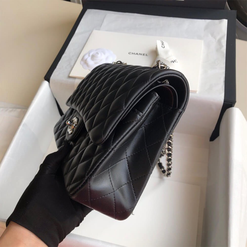 16196-5 Chanel Medium Classic Flap