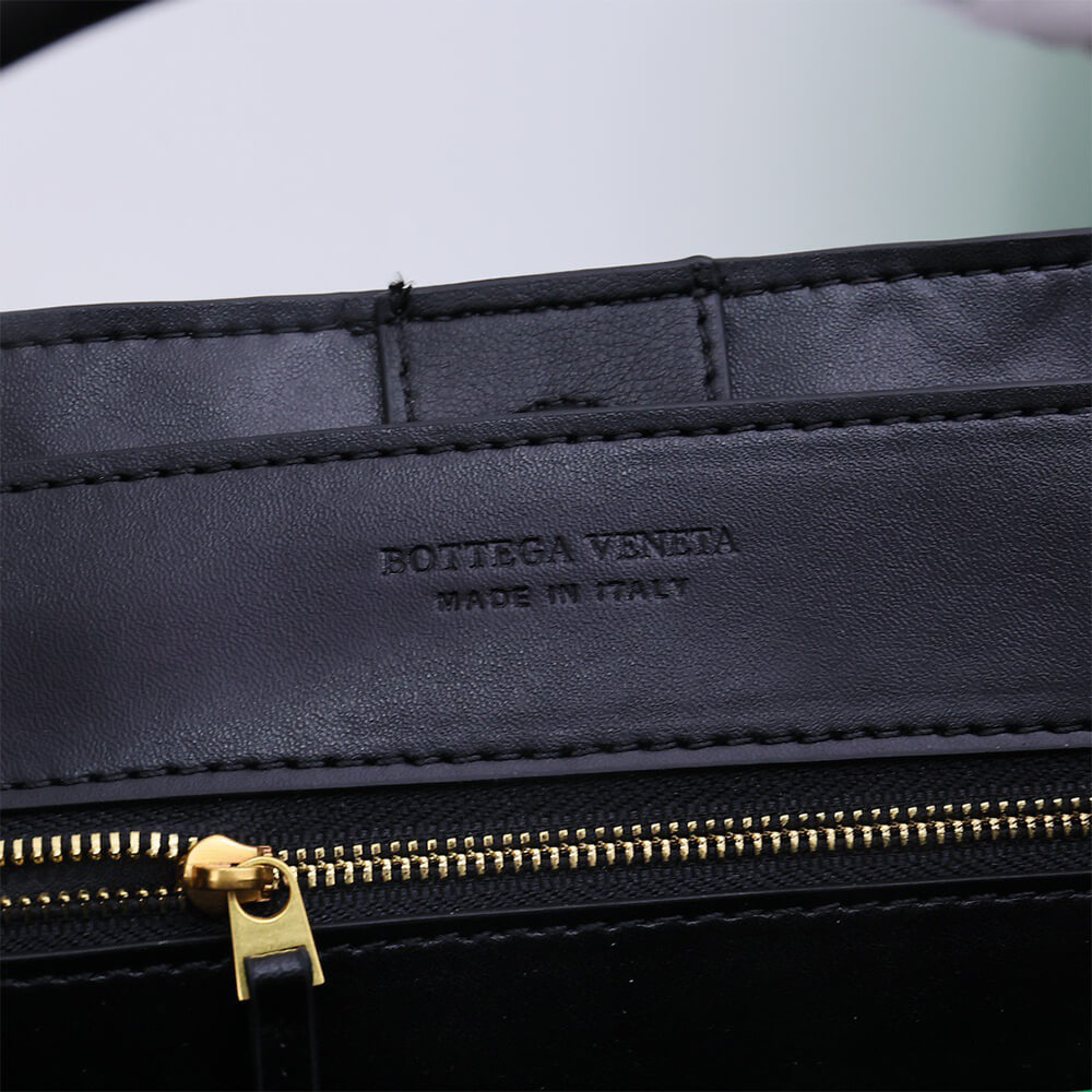 16261-7 Bottega Veneta Medium Andiamo