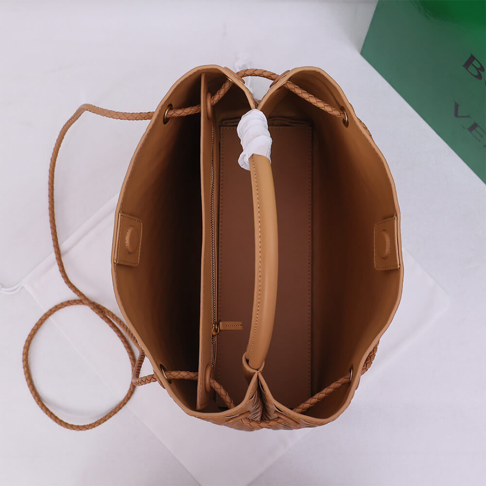 Bottega Veneta Medium Andiamo