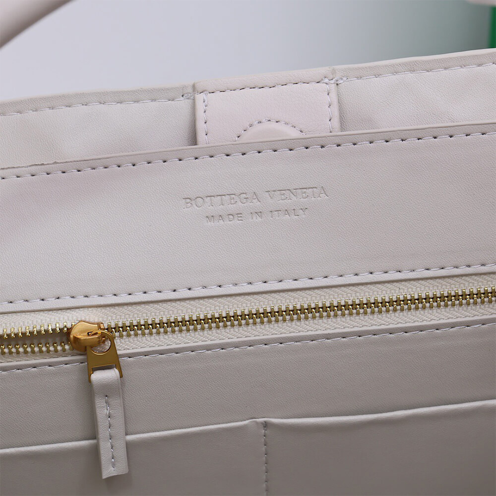 Bottega Veneta Medium Andiamo