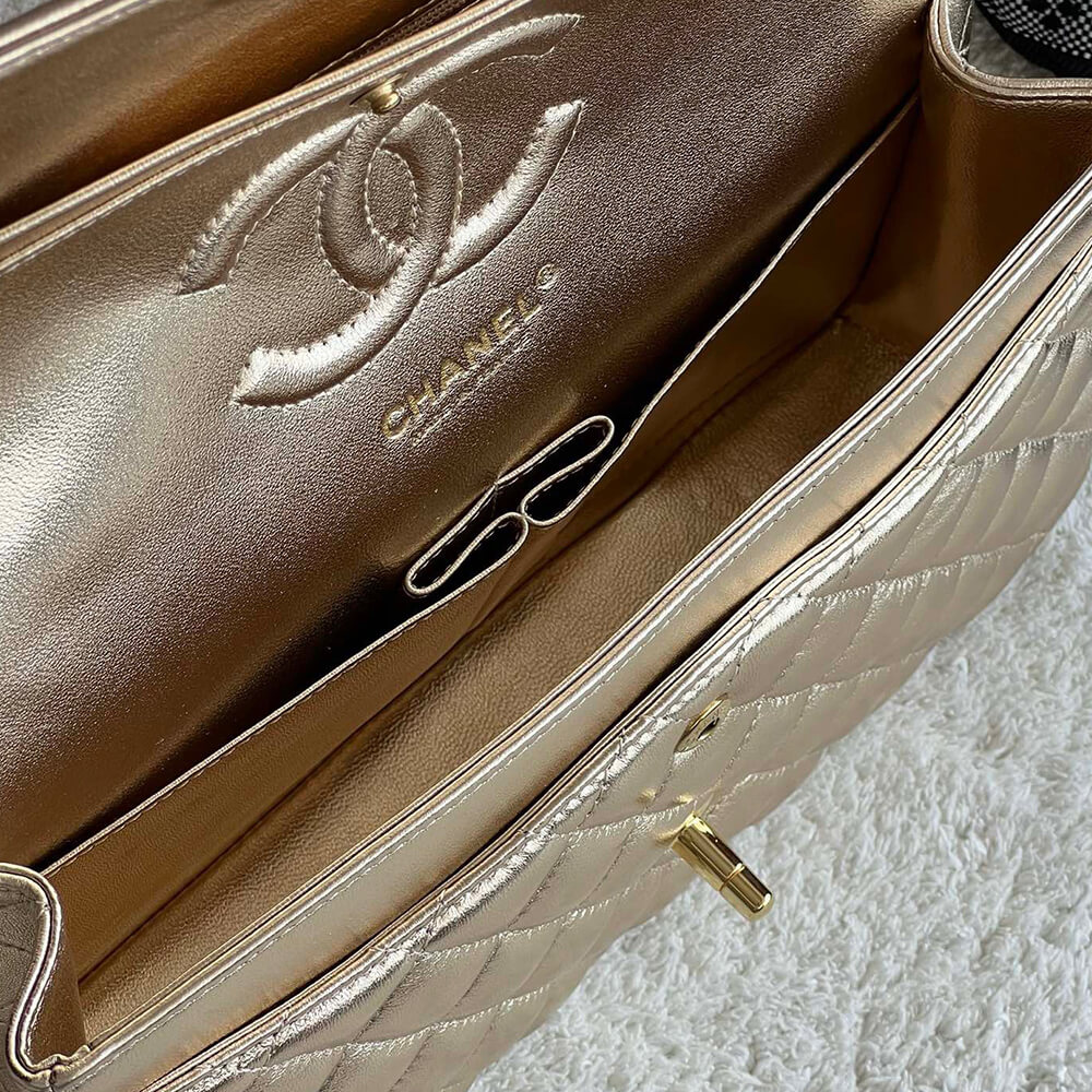 16349-8 CHANEL Medium Classic Flap