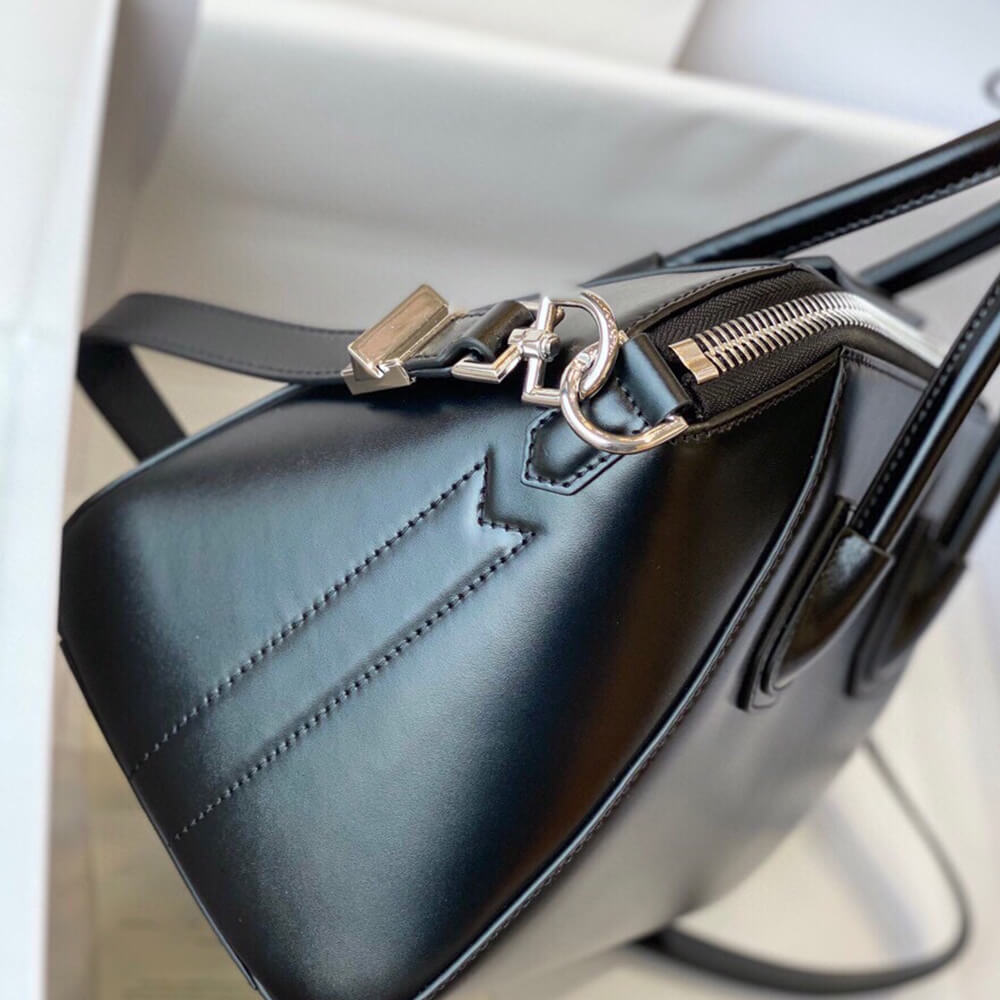 16439-3 GIVENCHY Medium Antigona bag