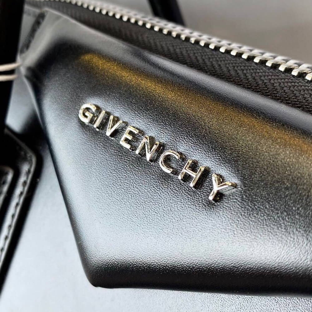 16439-6 GIVENCHY Medium Antigona bag