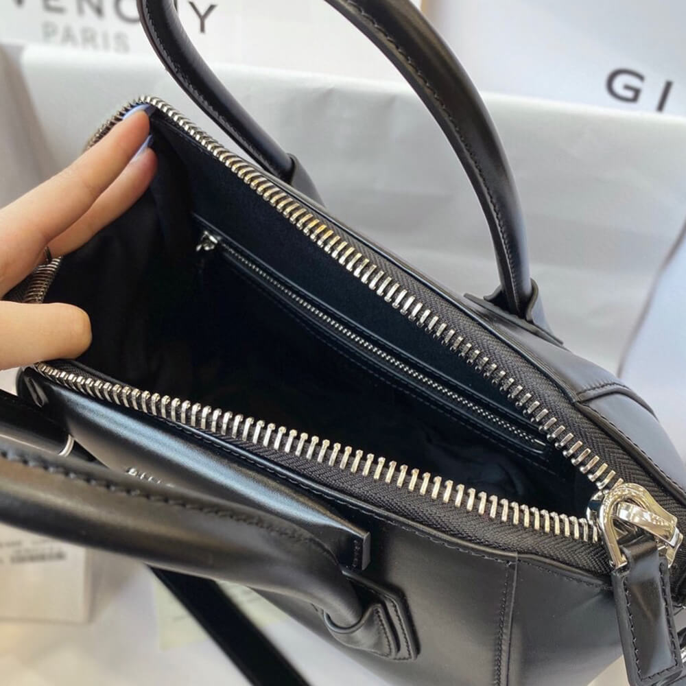 16439-8 GIVENCHY Medium Antigona bag