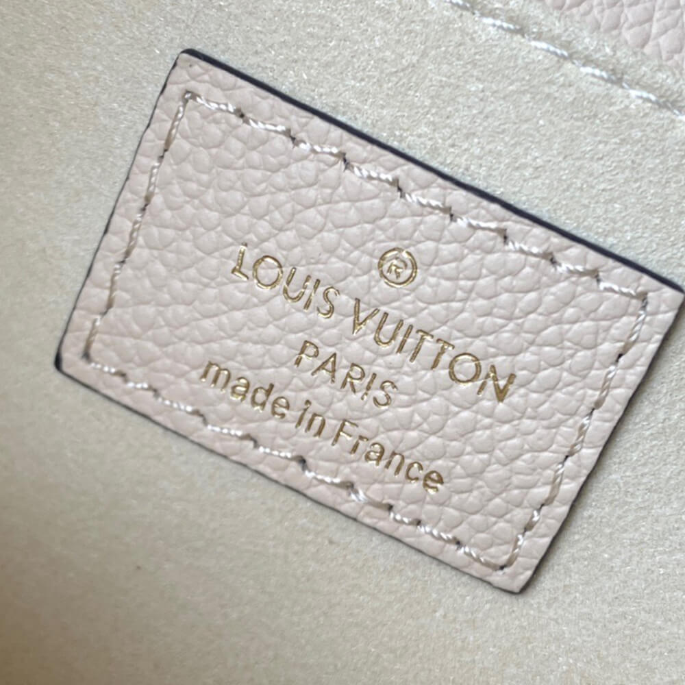 16481-7 LV Pochette Metis East West