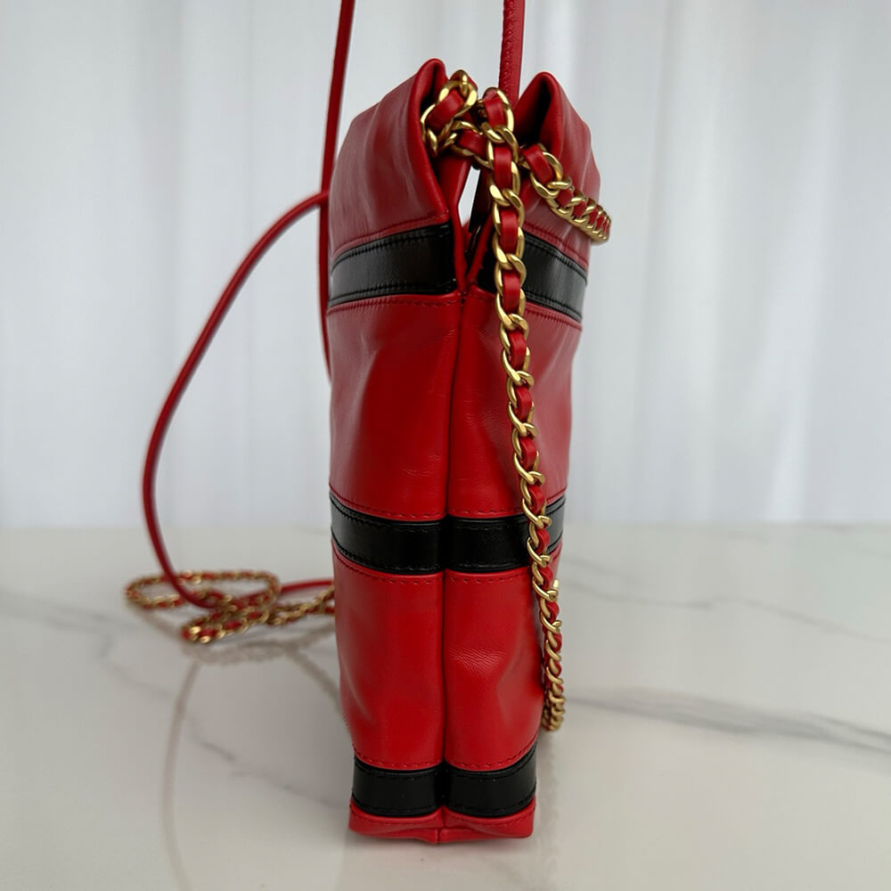 16672-3 CHANEL 22 MINI HANDBAG