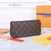 LV Wallet On Chain Lily