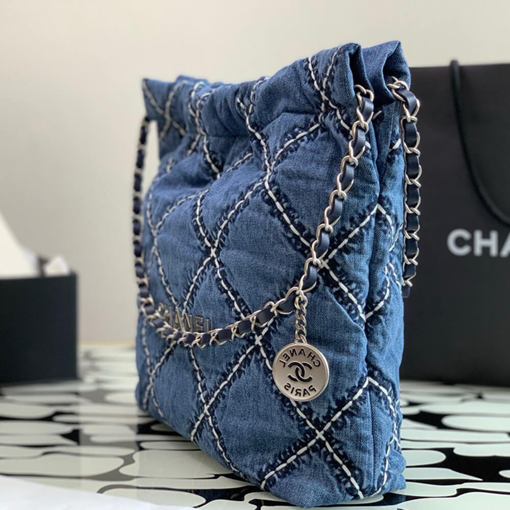 CHANEL 22 SMALL HANDBAG