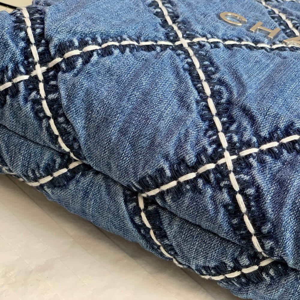 CHANEL 22 SMALL HANDBAG