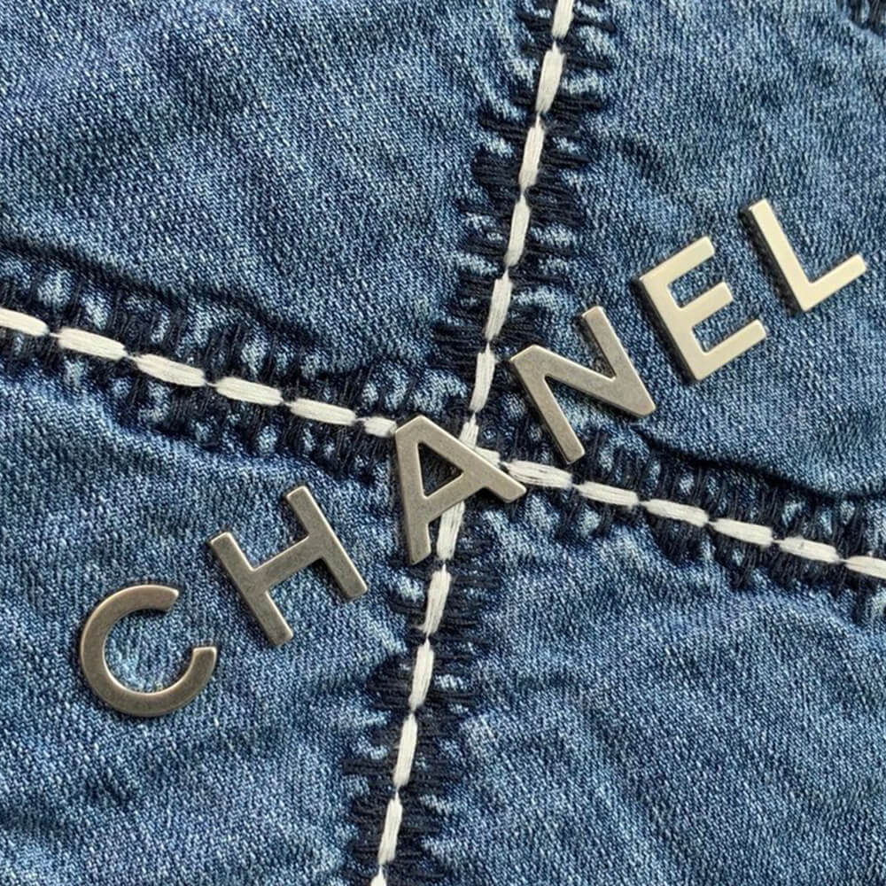 CHANEL 22 SMALL HANDBAG