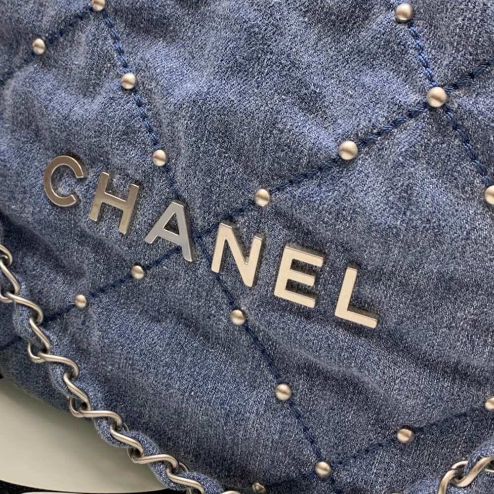 CHANEL 22 SMALL HANDBAG