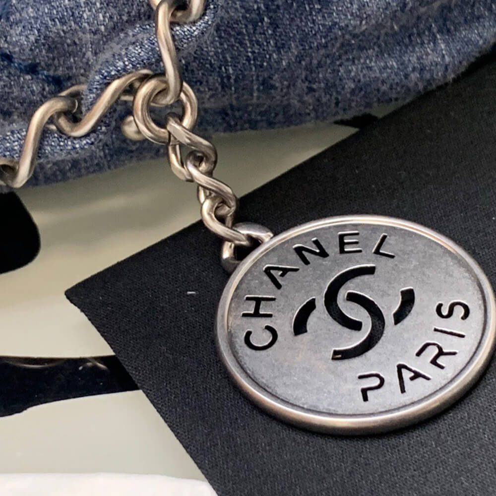 CHANEL 22 SMALL HANDBAG