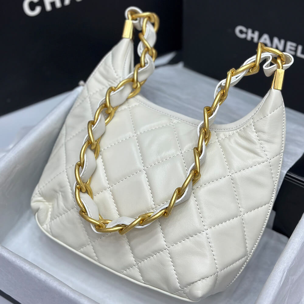 16832-3 CHANEL SMALL HOBO BAG