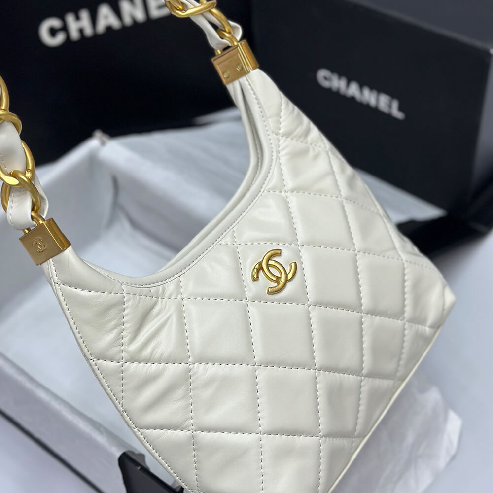 16832-6 CHANEL SMALL HOBO BAG